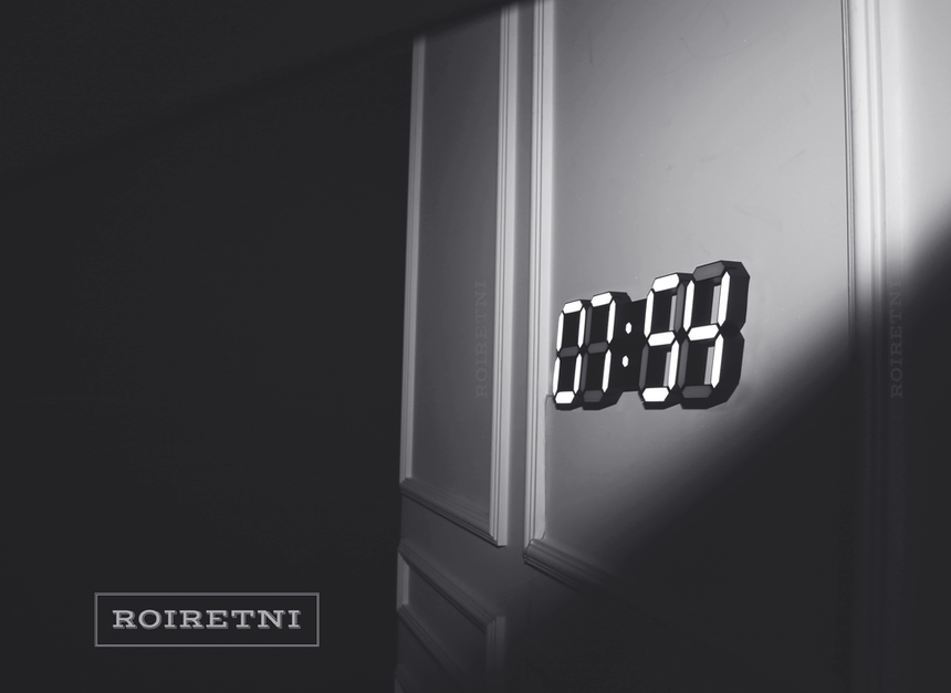 Black Edition Wall Clock PLUS + Sean LED Interior 