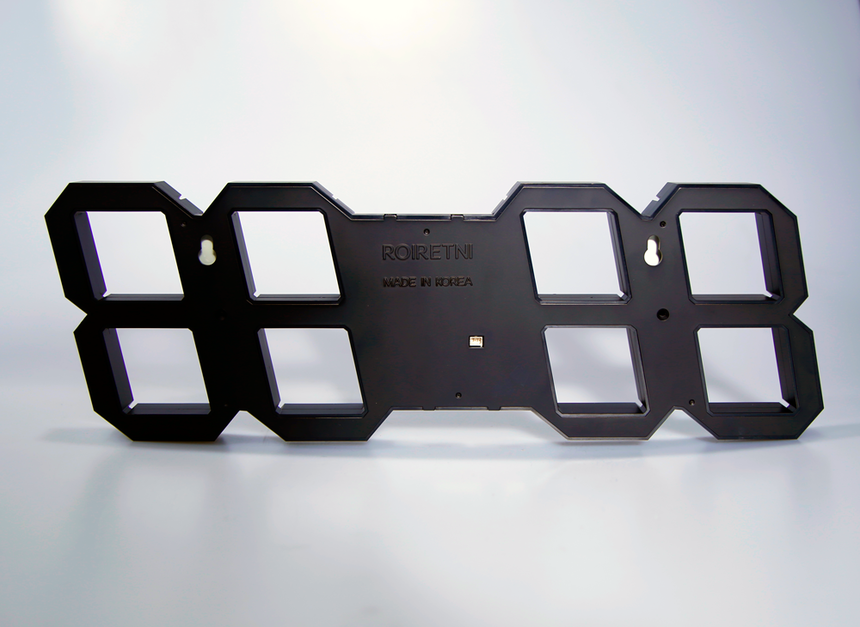 Black Edition Wall Clock PLUS + Sean LED Interior 