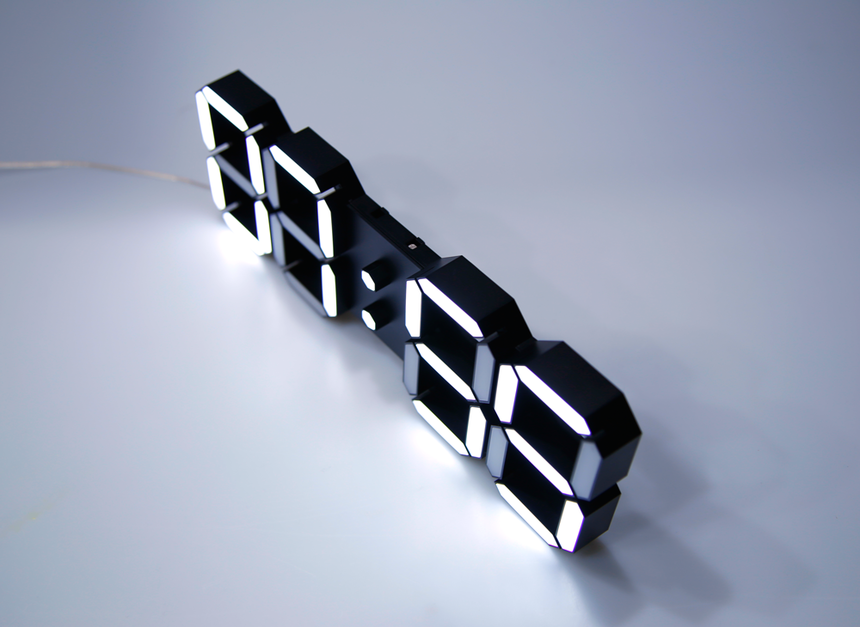 Black Edition Wall Clock PLUS + Sean LED Interior 