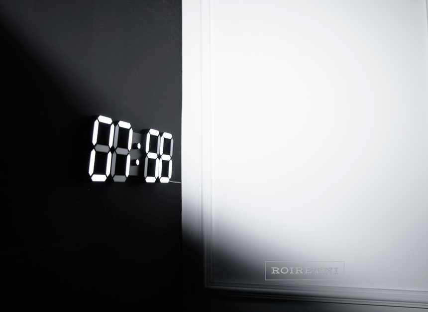 Black Edition Wall Clock PLUS + Sean LED Interior 