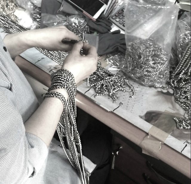 <b><p>Korean Durab Bag chain le ack gold silver</p></b><b><p>韓国語 丈夫 バッグチェーンライン ブラック ゴールド シルバー 鎖 クロスストプ</p></b><br /><br /><p align='center'>