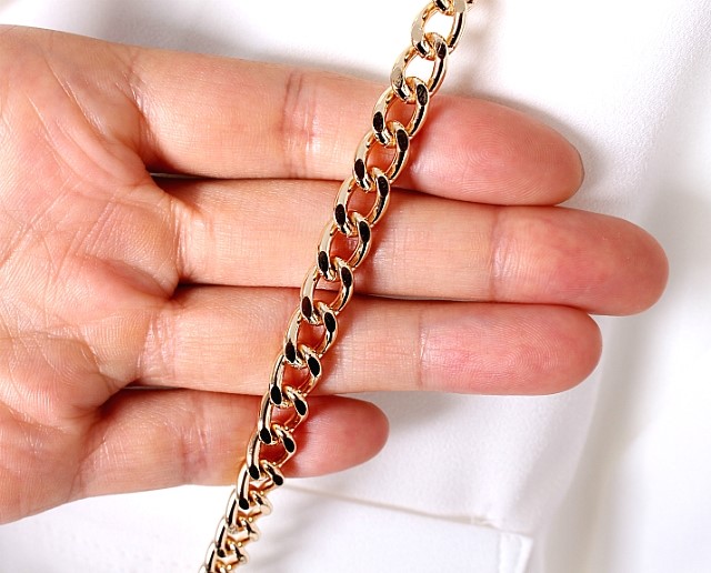 <b><p>Korean Durab Bag chain le ack gold silver</p></b><b><p>韓国語 丈夫 バッグチェーンライン ブラック ゴールド シルバー 鎖 クロスストプ</p></b><br /><br /><p align='center'>