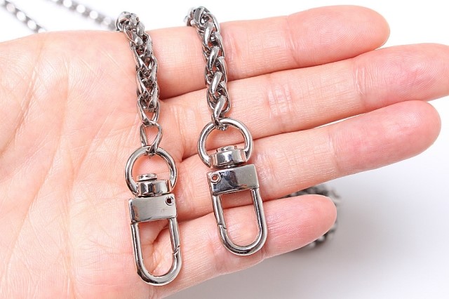 <b><p>Korean Durab Bag chain le ack gold silver</p></b><b><p>韓国語 丈夫 バッグチェーンライン ブラック ゴールド シルバー 鎖 クロスストプ</p></b><br /><br /><p align='center'>