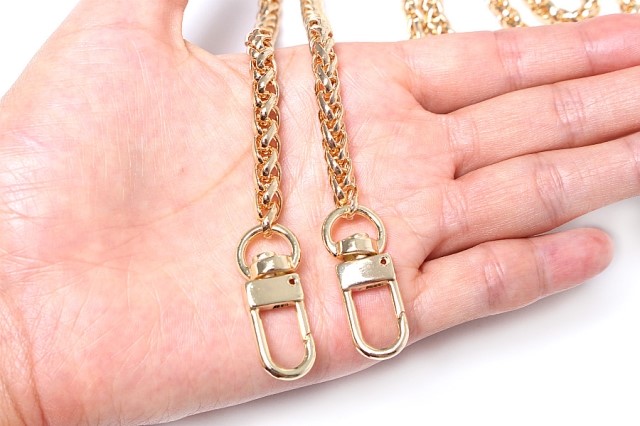 <b><p>Korean Durab Bag chain le ack gold silver</p></b><b><p>韓国語 丈夫 バッグチェーンライン ブラック ゴールド シルバー 鎖 クロスストプ</p></b><br /><br /><p align='center'>