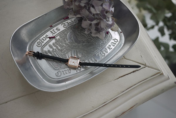 <b><p>thin leaer clock ma wrist square fason 30</p></b><b><p>薄い レザー 時計 女性の手首 正方形 ファッション 30貸し出し フレンドの贈り物</p></b><br /><br /><p align='center'>