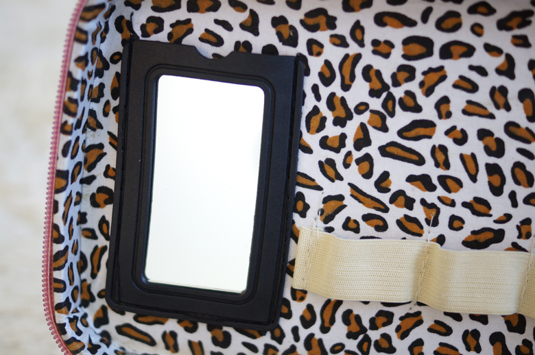 New Classic Atmosphere Cosmetic Bag Pouch Pretty M