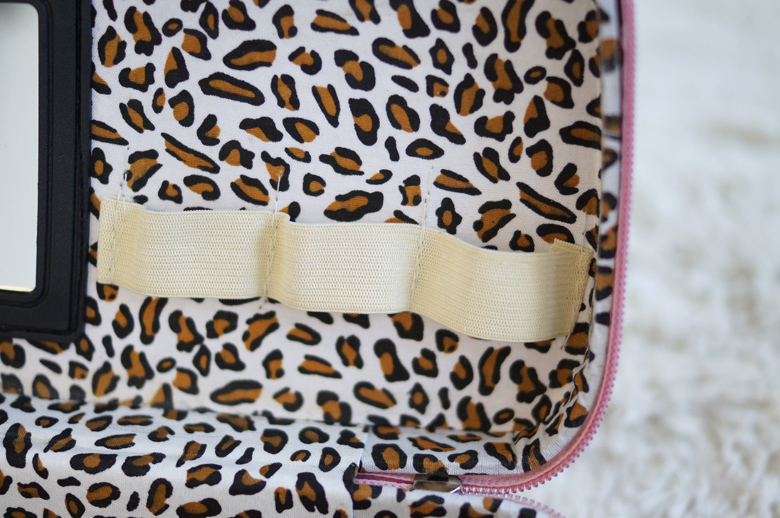 New Classic Atmosphere Cosmetic Bag Pouch Pretty M