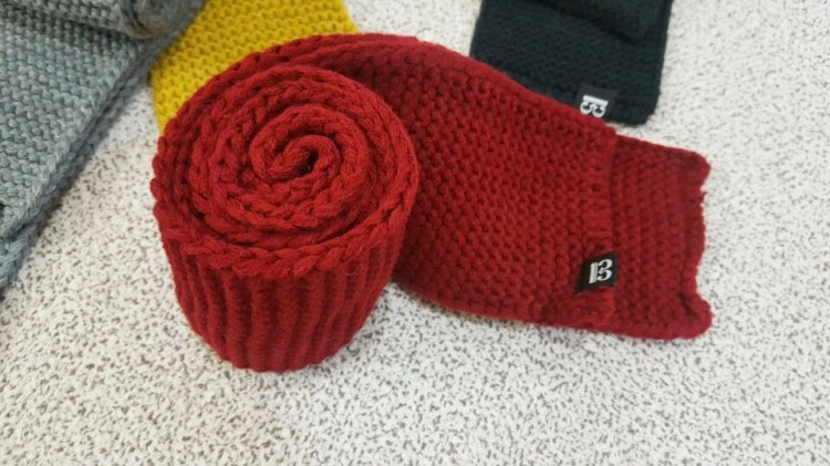 Lemonade point short muffler woman shawl man coupl