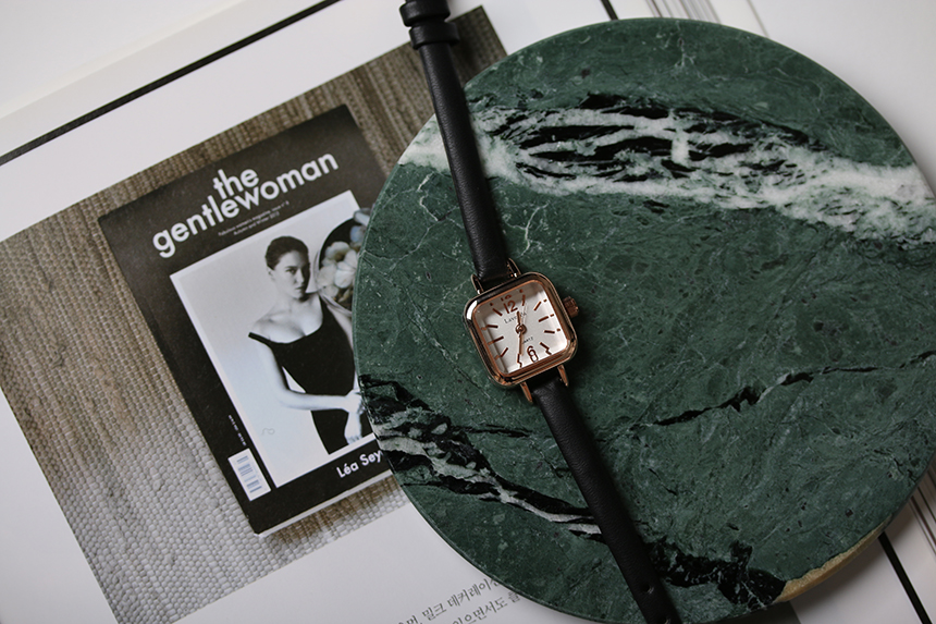 <b><p>thin leaer clock ma wrist square fason 30</p></b><b><p>薄い レザー 時計 女性の手首 正方形 ファッション 30貸し出し フレンドの贈り物</p></b><br /><br /><p align='center'>