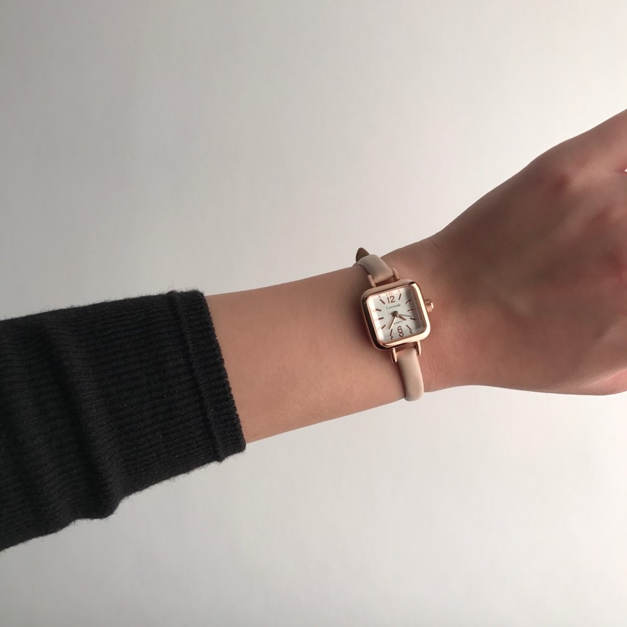 <b><p>thin leaer clock ma wrist square fason 30</p></b><b><p>薄い レザー 時計 女性の手首 正方形 ファッション 30貸し出し フレンドの贈り物</p></b><br /><br /><p align='center'>