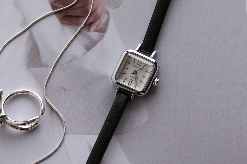 <b><p>thin leaer clock ma wrist square fason 30</p></b><b><p>薄い レザー 時計 女性の手首 正方形 ファッション 30貸し出し フレンドの贈り物</p></b><br /><br /><p align='center'>