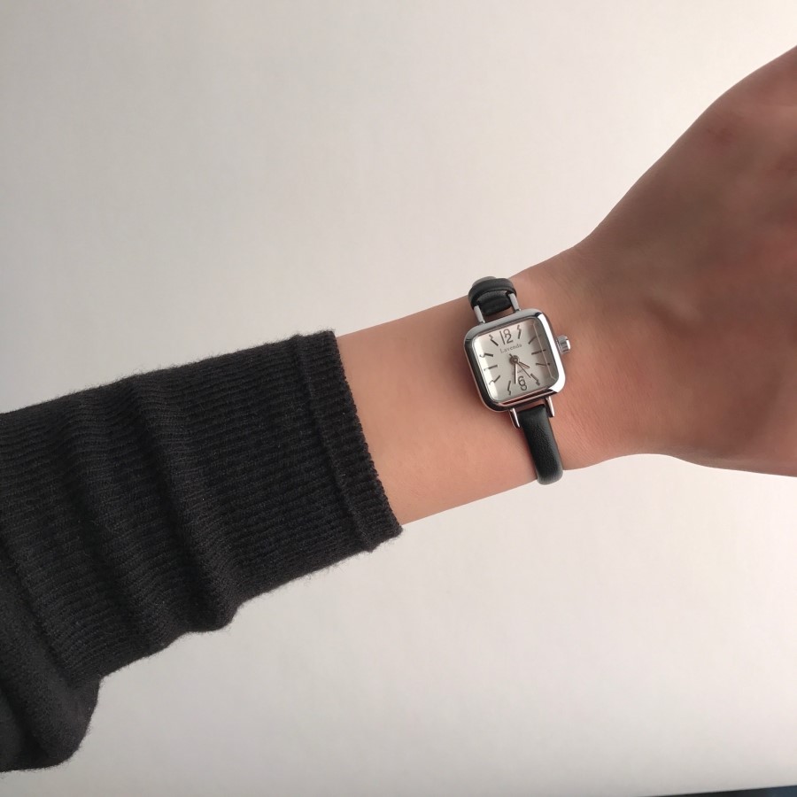 <b><p>thin leaer clock ma wrist square fason 30</p></b><b><p>薄い レザー 時計 女性の手首 正方形 ファッション 30貸し出し フレンドの贈り物</p></b><br /><br /><p align='center'>