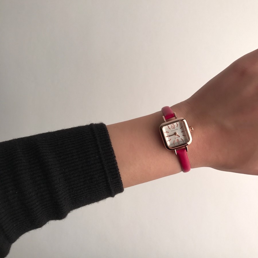 <b><p>thin leaer clock ma wrist square fason 30</p></b><b><p>薄い レザー 時計 女性の手首 正方形 ファッション 30貸し出し フレンドの贈り物</p></b><br /><br /><p align='center'>