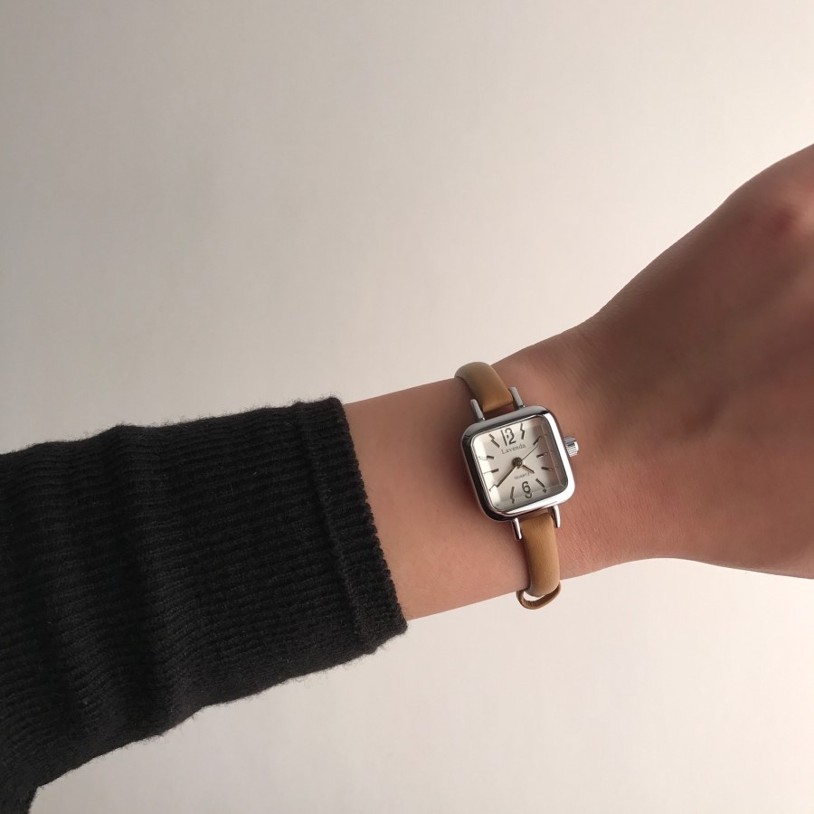 <b><p>thin leaer clock ma wrist square fason 30</p></b><b><p>薄い レザー 時計 女性の手首 正方形 ファッション 30貸し出し フレンドの贈り物</p></b><br /><br /><p align='center'>