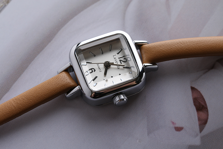 <b><p>thin leaer clock ma wrist square fason 30</p></b><b><p>薄い レザー 時計 女性の手首 正方形 ファッション 30貸し出し フレンドの贈り物</p></b><br /><br /><p align='center'>