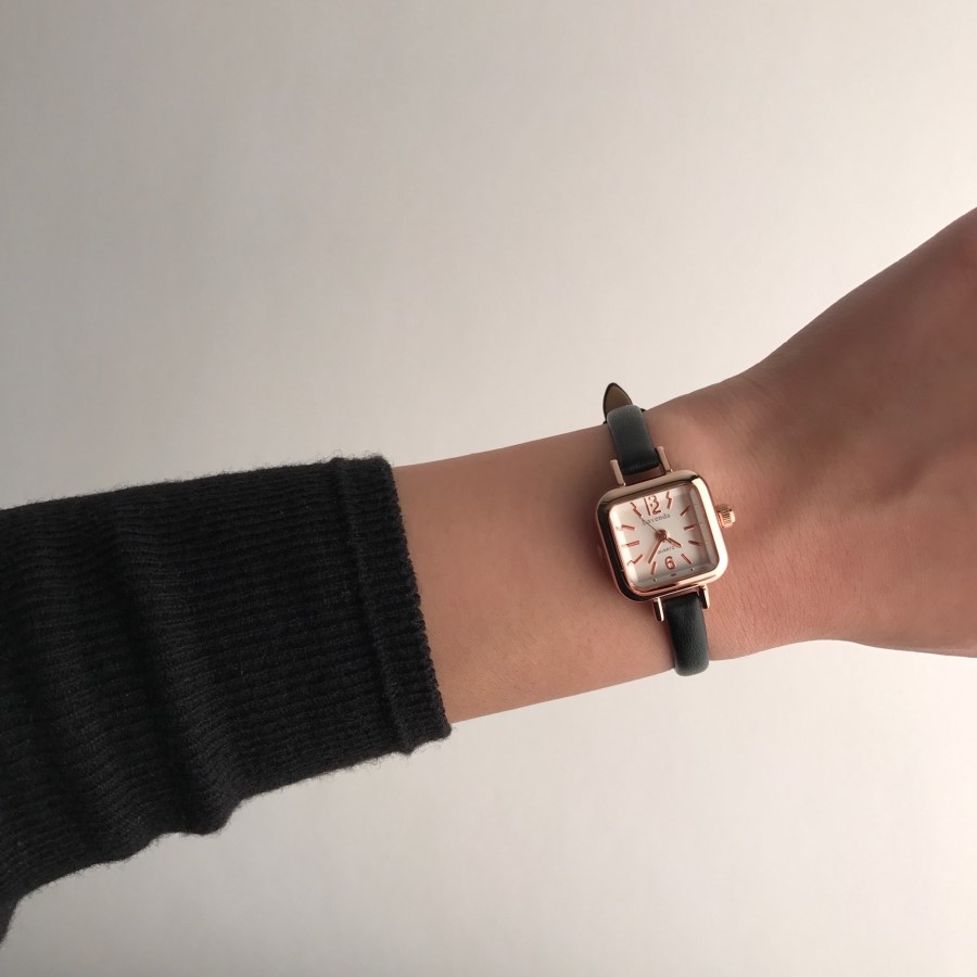 <b><p>thin leaer clock ma wrist square fason 30</p></b><b><p>薄い レザー 時計 女性の手首 正方形 ファッション 30貸し出し フレンドの贈り物</p></b><br /><br /><p align='center'>
