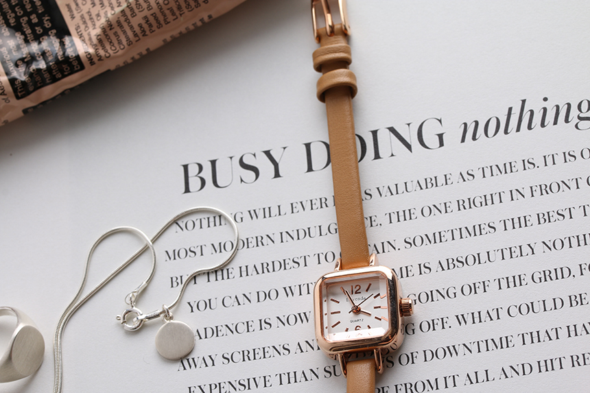 <b><p>thin leaer clock ma wrist square fason 30</p></b><b><p>薄い レザー 時計 女性の手首 正方形 ファッション 30貸し出し フレンドの贈り物</p></b><br /><br /><p align='center'>