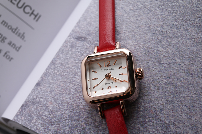 <b><p>thin leaer clock ma wrist square fason 30</p></b><b><p>薄い レザー 時計 女性の手首 正方形 ファッション 30貸し出し フレンドの贈り物</p></b><br /><br /><p align='center'>