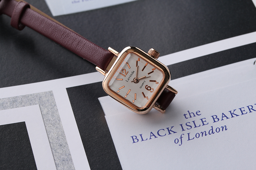 <b><p>thin leaer clock ma wrist square fason 30</p></b><b><p>薄い レザー 時計 女性の手首 正方形 ファッション 30貸し出し フレンドの贈り物</p></b><br /><br /><p align='center'>