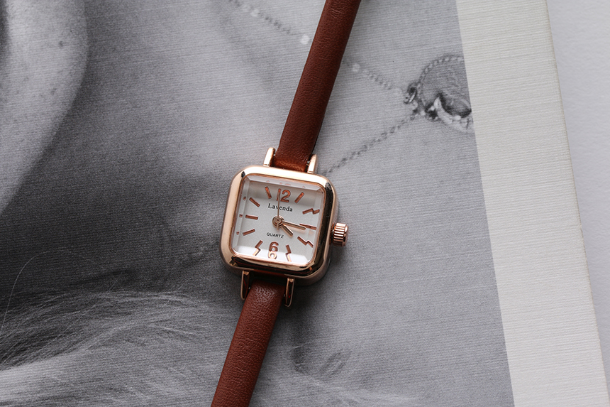 <b><p>thin leaer clock ma wrist square fason 30</p></b><b><p>薄い レザー 時計 女性の手首 正方形 ファッション 30貸し出し フレンドの贈り物</p></b><br /><br /><p align='center'>