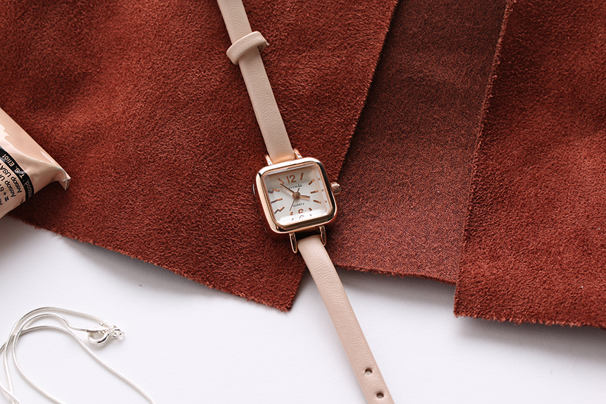 <b><p>thin leaer clock ma wrist square fason 30</p></b><b><p>薄い レザー 時計 女性の手首 正方形 ファッション 30貸し出し フレンドの贈り物</p></b><br /><br /><p align='center'>