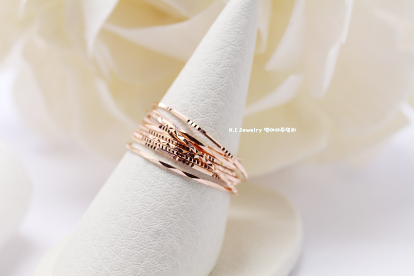 <b><p>14k Layered Thad ring cutt Guide Woman Fendship</p></b><b><p>14k 重ね着 糸リング カッティ ガイド 女性 友情 欧米</p></b><br /><br /><p align='center'>