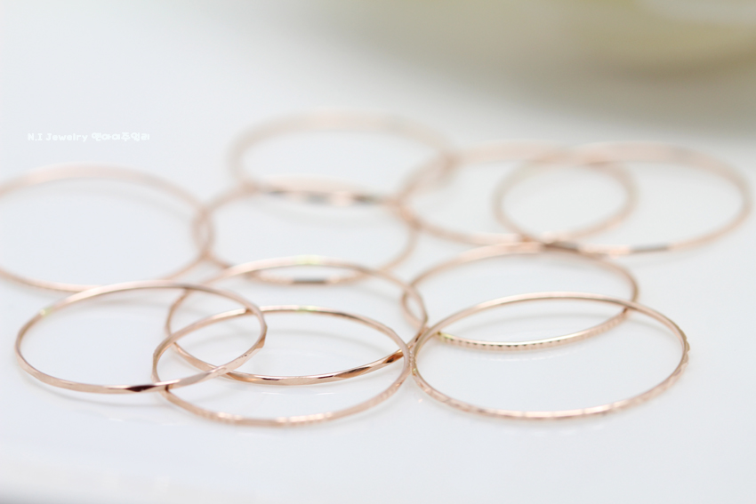 <b><p>14k Layered Thad ring cutt Guide Woman Fendship</p></b><b><p>14k 重ね着 糸リング カッティ ガイド 女性 友情 欧米</p></b><br /><br /><p align='center'>