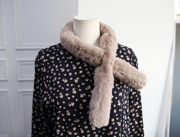 Mini fake shawl petit muffler