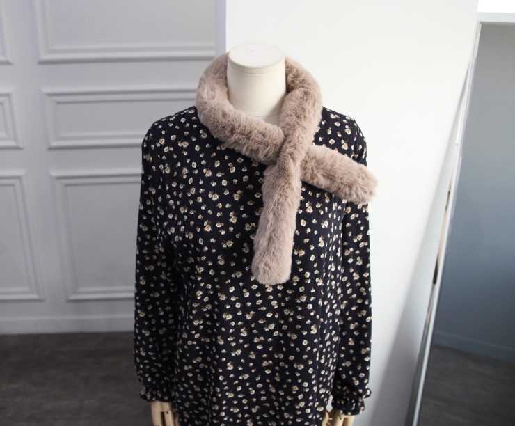 Mini fake shawl petit muffler