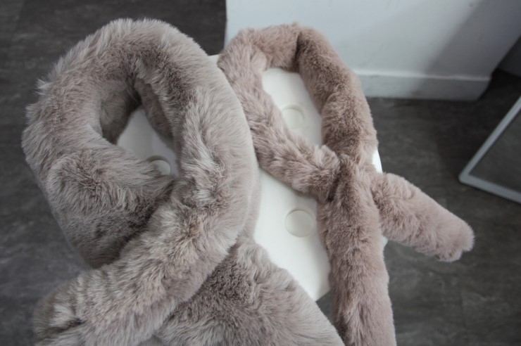 Mini fake shawl petit muffler