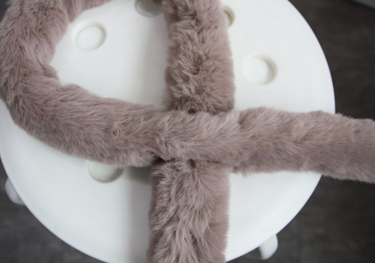 Mini fake shawl petit muffler