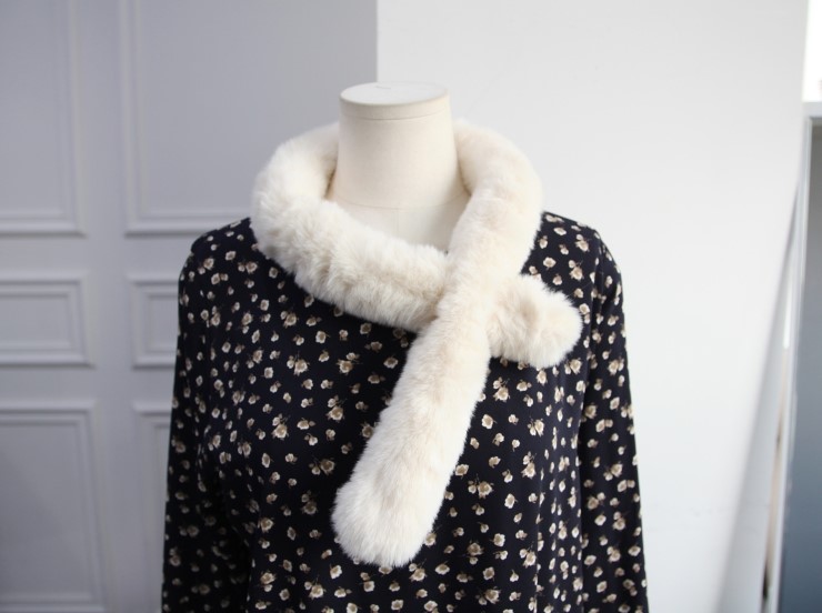 Mini fake shawl petit muffler