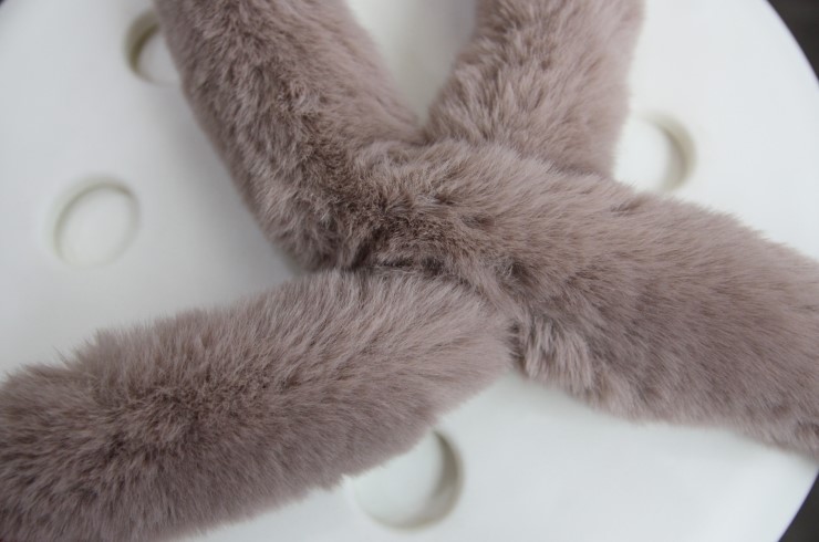Mini fake shawl petit muffler