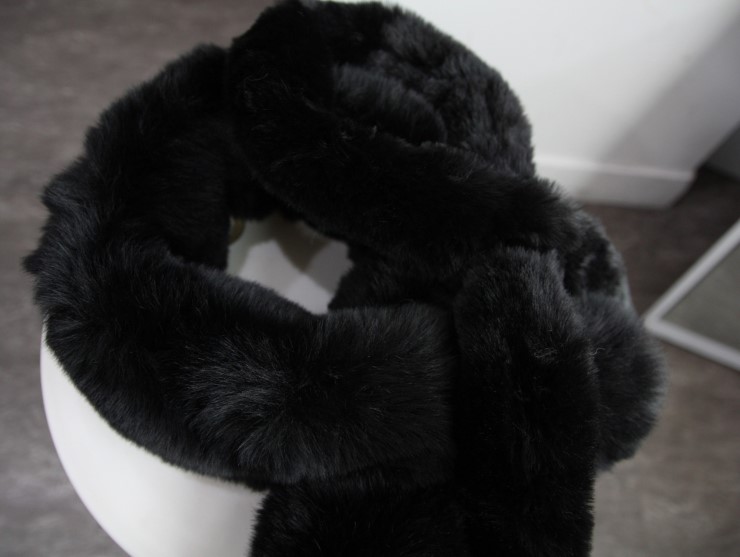 Mini fake shawl petit muffler