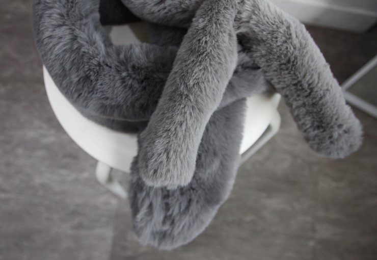 Mini fake shawl petit muffler