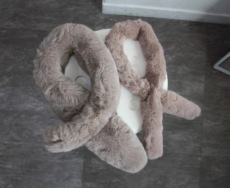 Mini fake shawl petit muffler