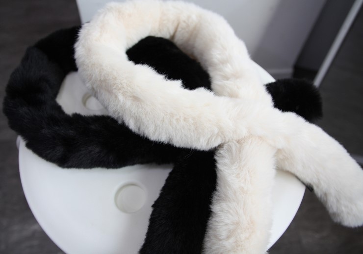 Mini fake shawl petit muffler