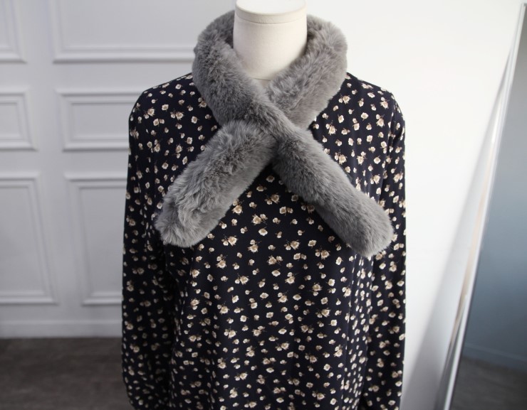 Mini fake shawl petit muffler