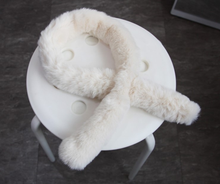 Mini fake shawl petit muffler