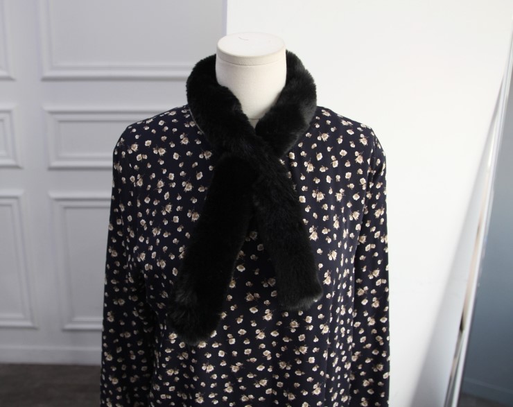 Mini fake shawl petit muffler