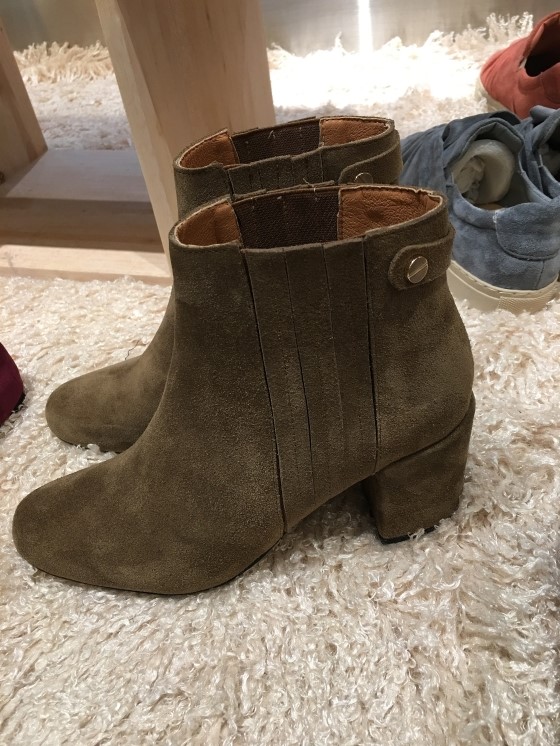 Suede angle boots