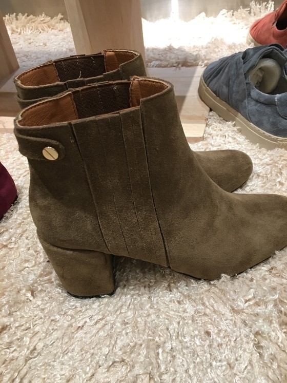 Suede angle boots