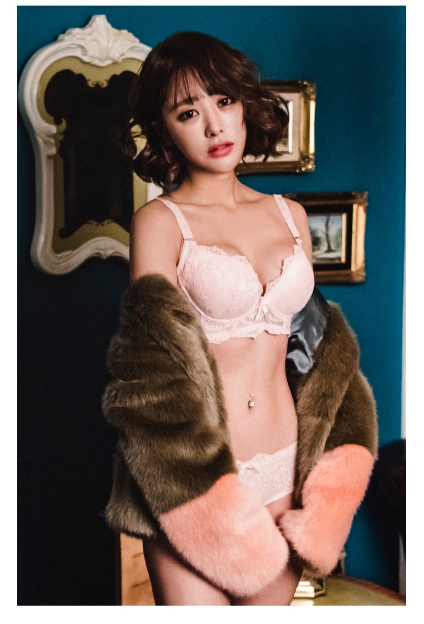 Full Cup 3.5CM Built-in Pad Flower Embroidery Mong