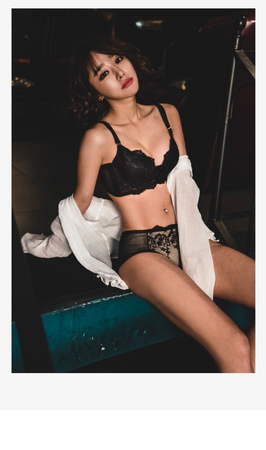 Full Cup 3.5CM Built-in Pad Flower Embroidery Mong