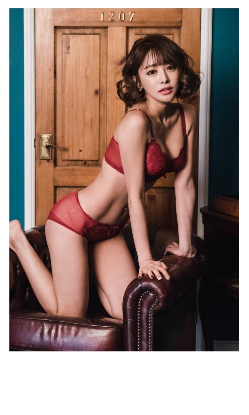 Full Cup 3.5CM Built-in Pad Flower Embroidery Mong