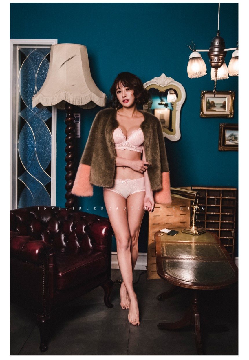 Full Cup 3.5CM Built-in Pad Flower Embroidery Mong