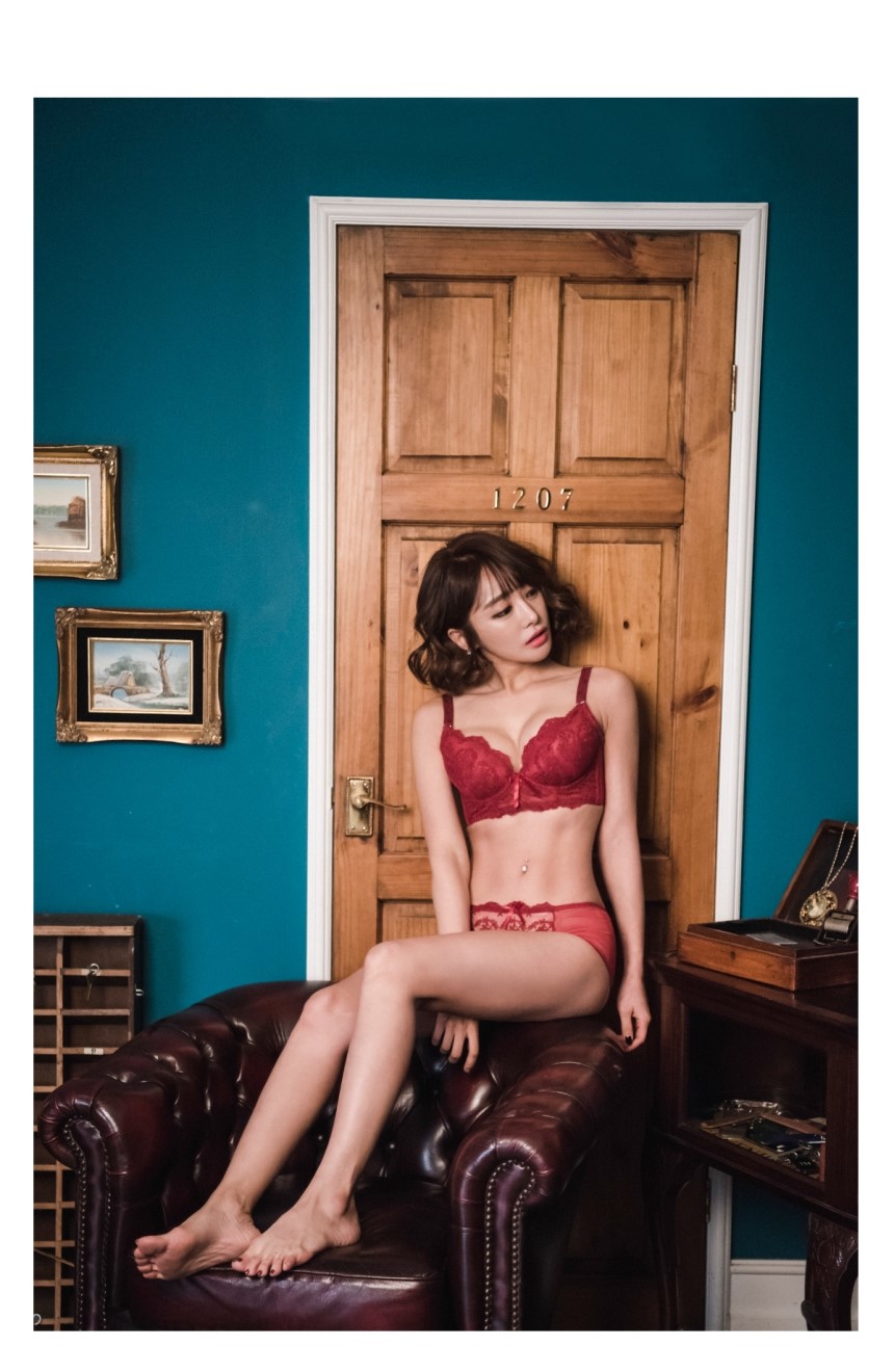 Full Cup 3.5CM Built-in Pad Flower Embroidery Mong