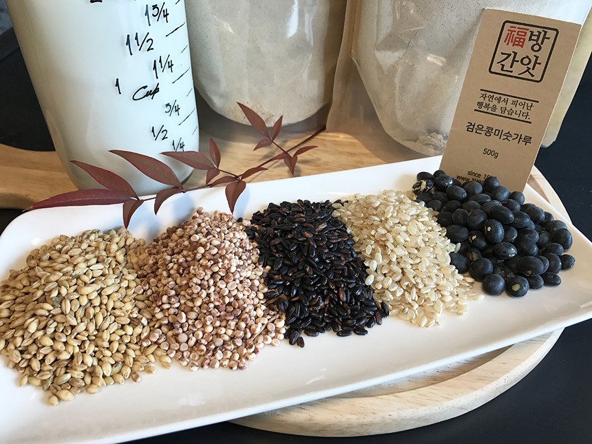 <b><p>Fox-mill Korean Black bs xed grain powder</p></b><b><p>福工場 韓国語 黒豆 ミスト粉 500g 無添加 純粋な穀物 香ばしい味 朝代用食</p></b><br /><br /><p align='center'>