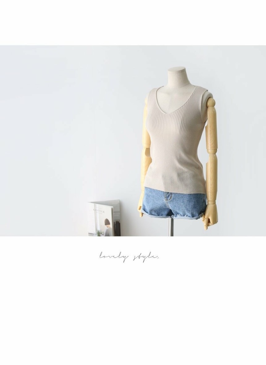 Sleeveless V Neck Goliath Nakiti T-shirt Women Sum