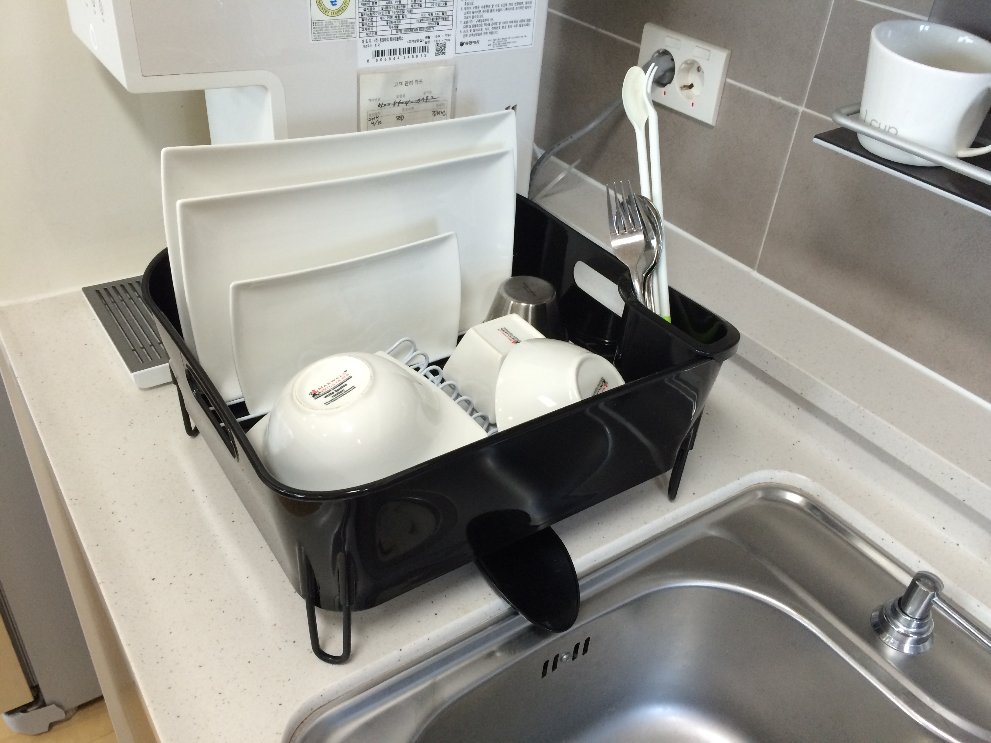 Simple and practical kitchen design 30-year-old wo